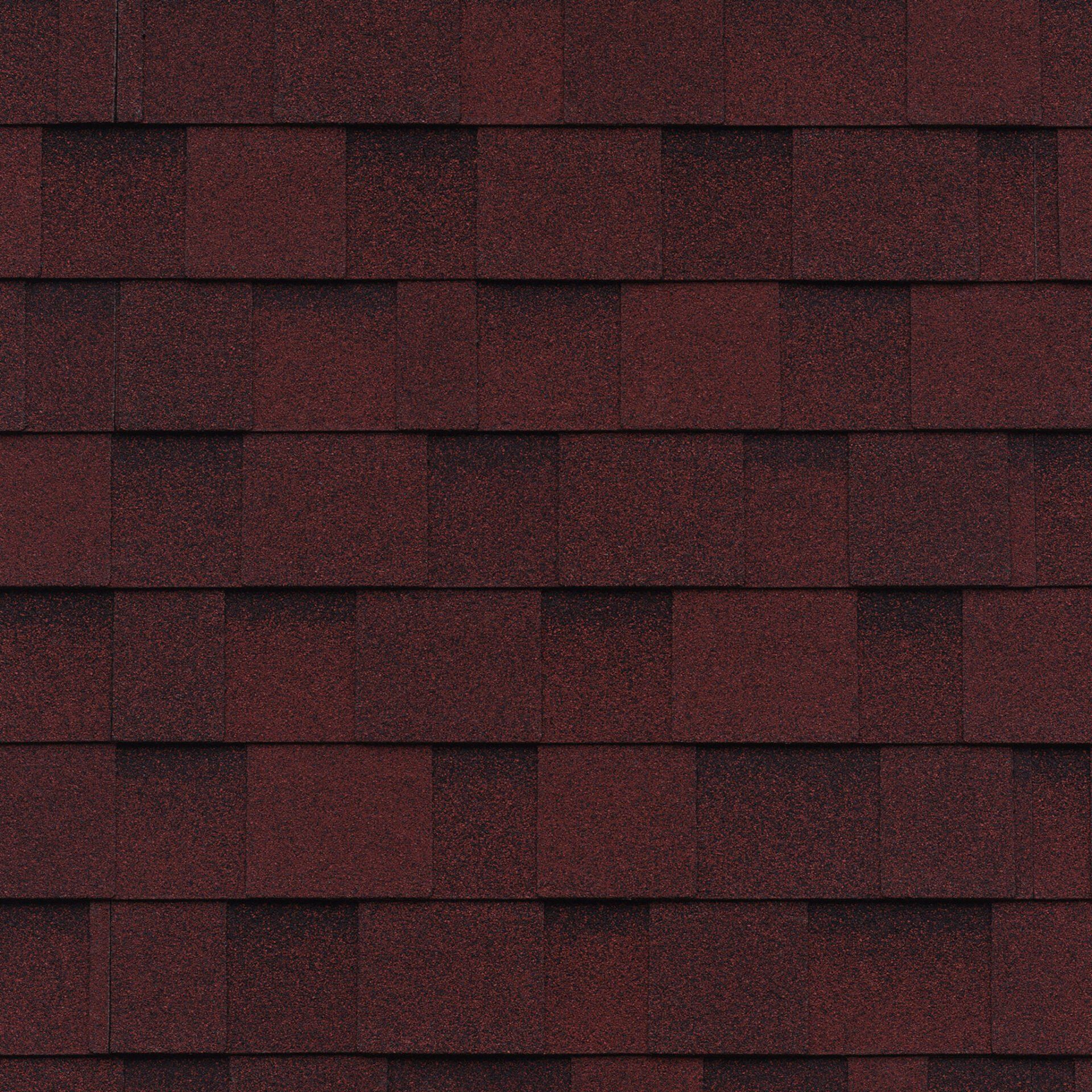 Un gros plan d'une rangée de bardeaux rouges sur un toit.