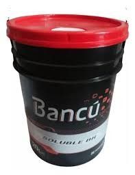 Cubo de pintura negro con tapa roja, etiquetado