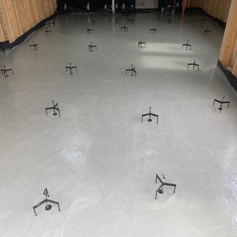Freshly installed screed floor. The screed tripod (Screedpods) ensure that the finished floor is perfectly level.