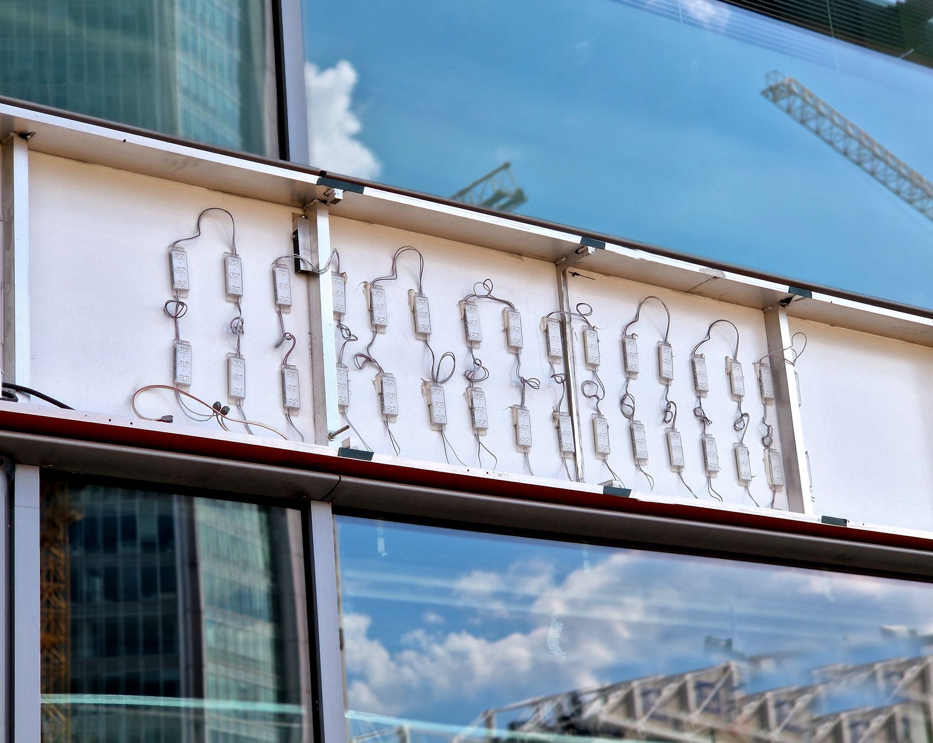 The advertising area on the facade is being replaced with a new one.