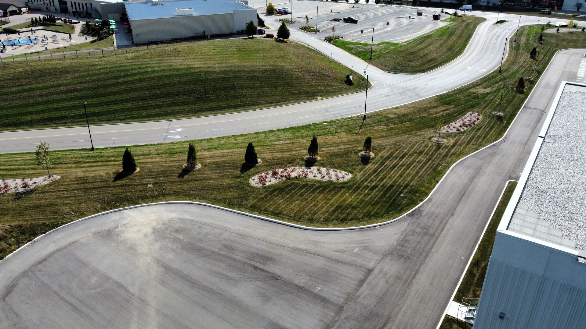 An aerial view of a race track with a building in the background.