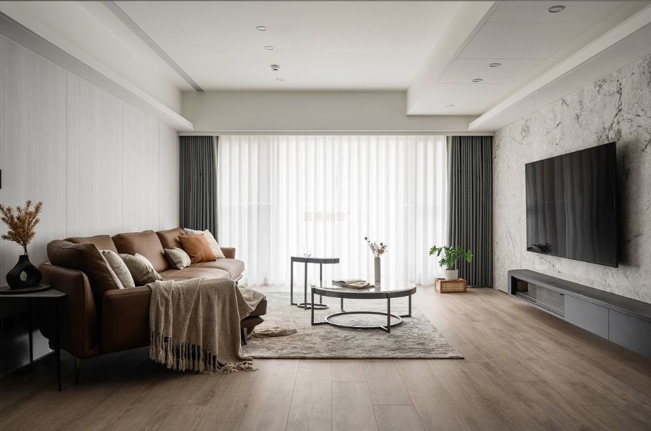 打造總裁系輕奢宅客廳，全新裝潢融合現代簡約與大理石元素，展現IF與MUSE設計獎級質感