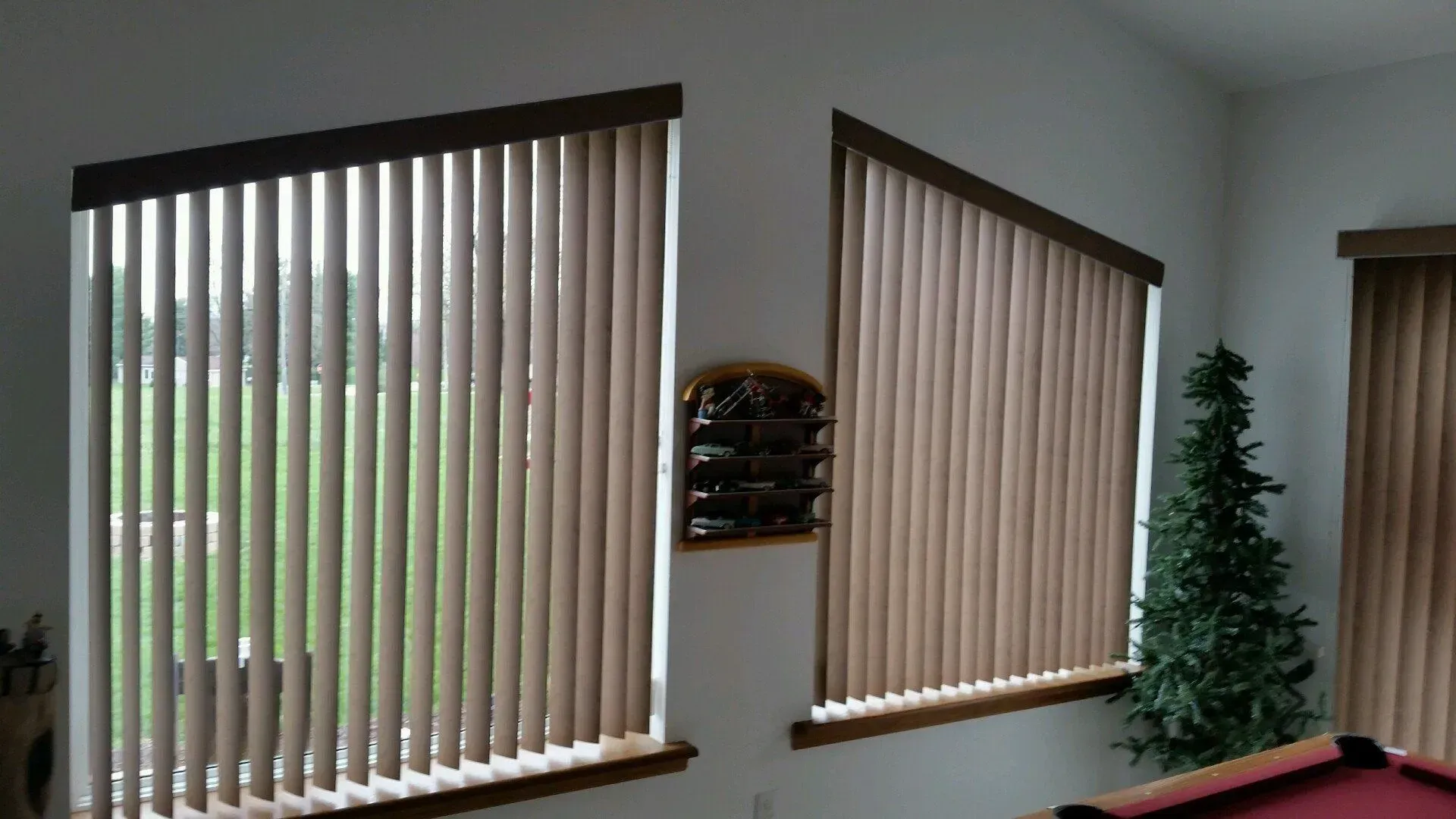 Two Straight Blinds — East Peoria, IL — Blinds For Less