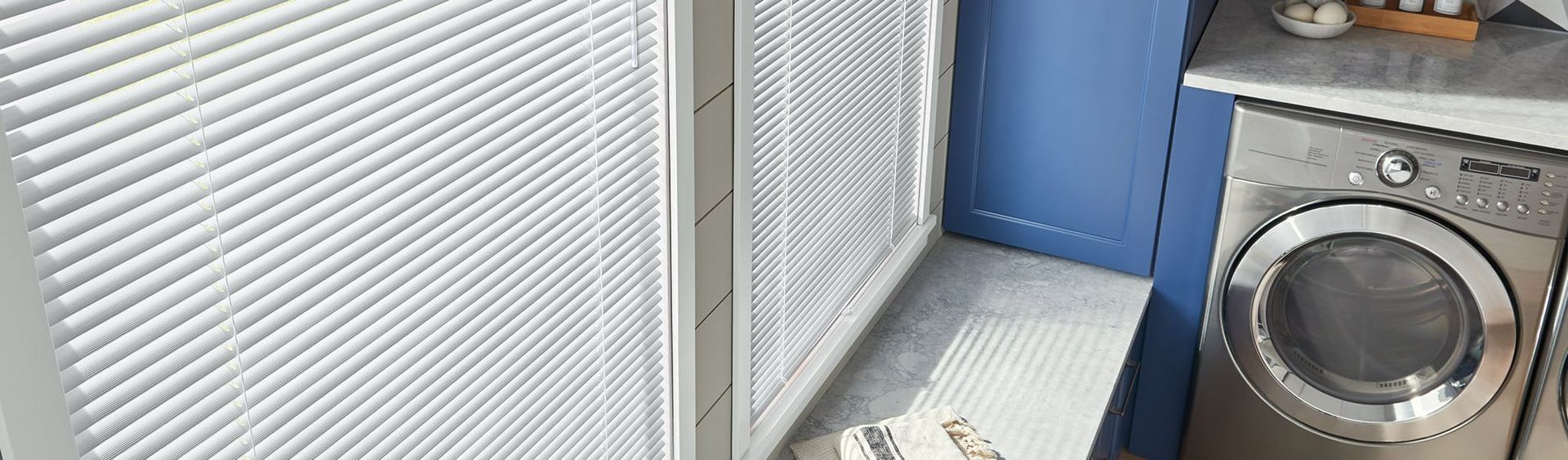 A laundry room with a washing machine and dryer.