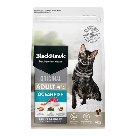Bag of BlackHawk Original Adult Ocean Fish cat food, featuring a cat, fish ingredients, and "4kg" label.