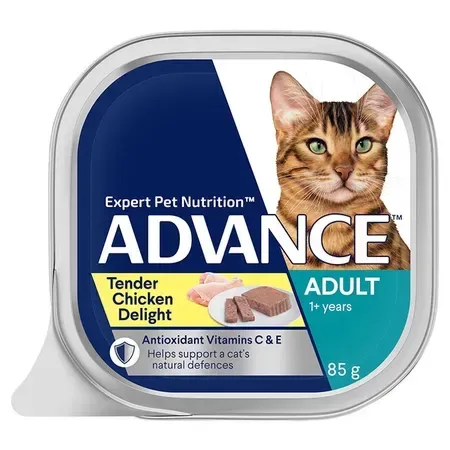 Cat food container, Advance brand, "Tender Chicken Delight" flavor, for adult cats aged 1+ years. Features a cat image.