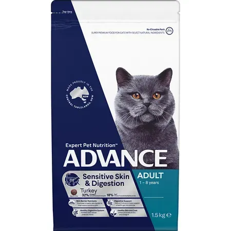 Bag of Advance dry cat food for adult cats with sensitive skin and digestion, featuring a grey cat.