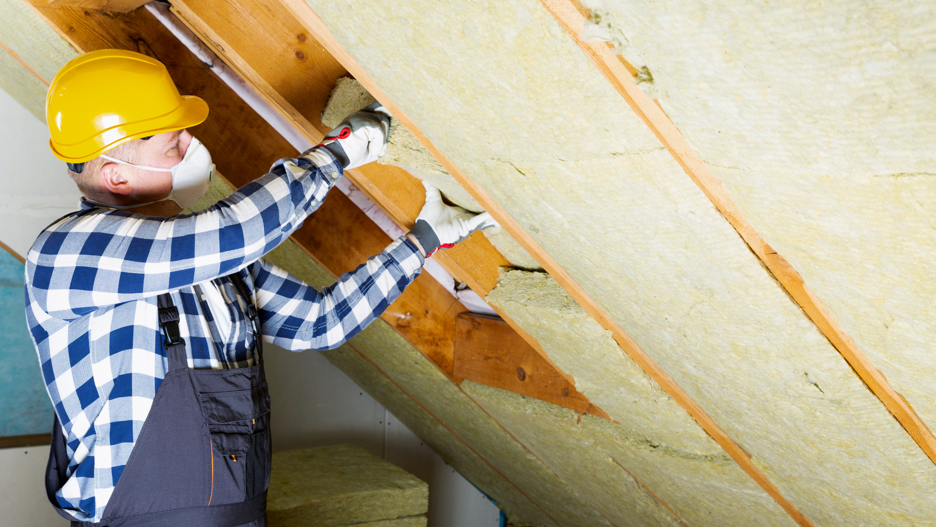 installer installing loft insulation