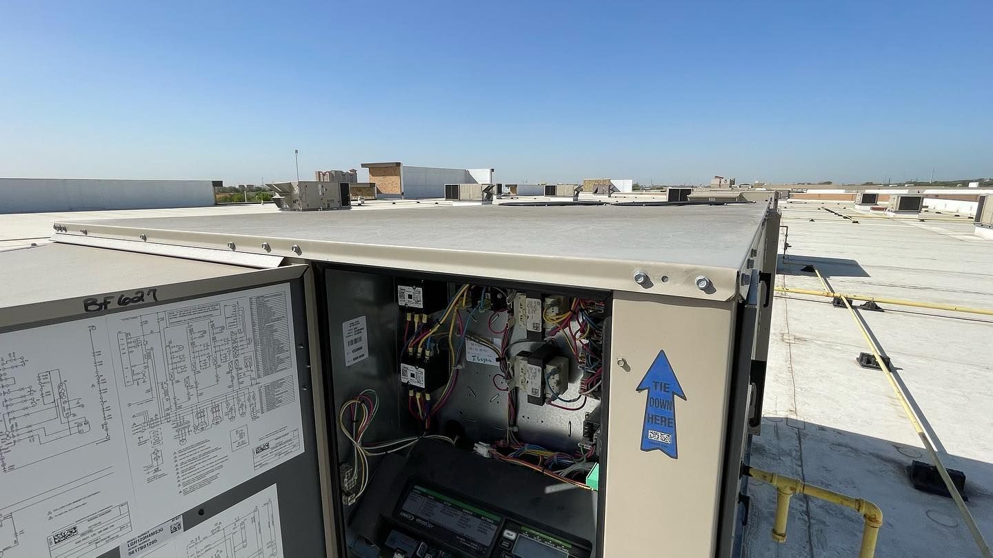 A box with a blue arrow pointing up is on the roof of a building.