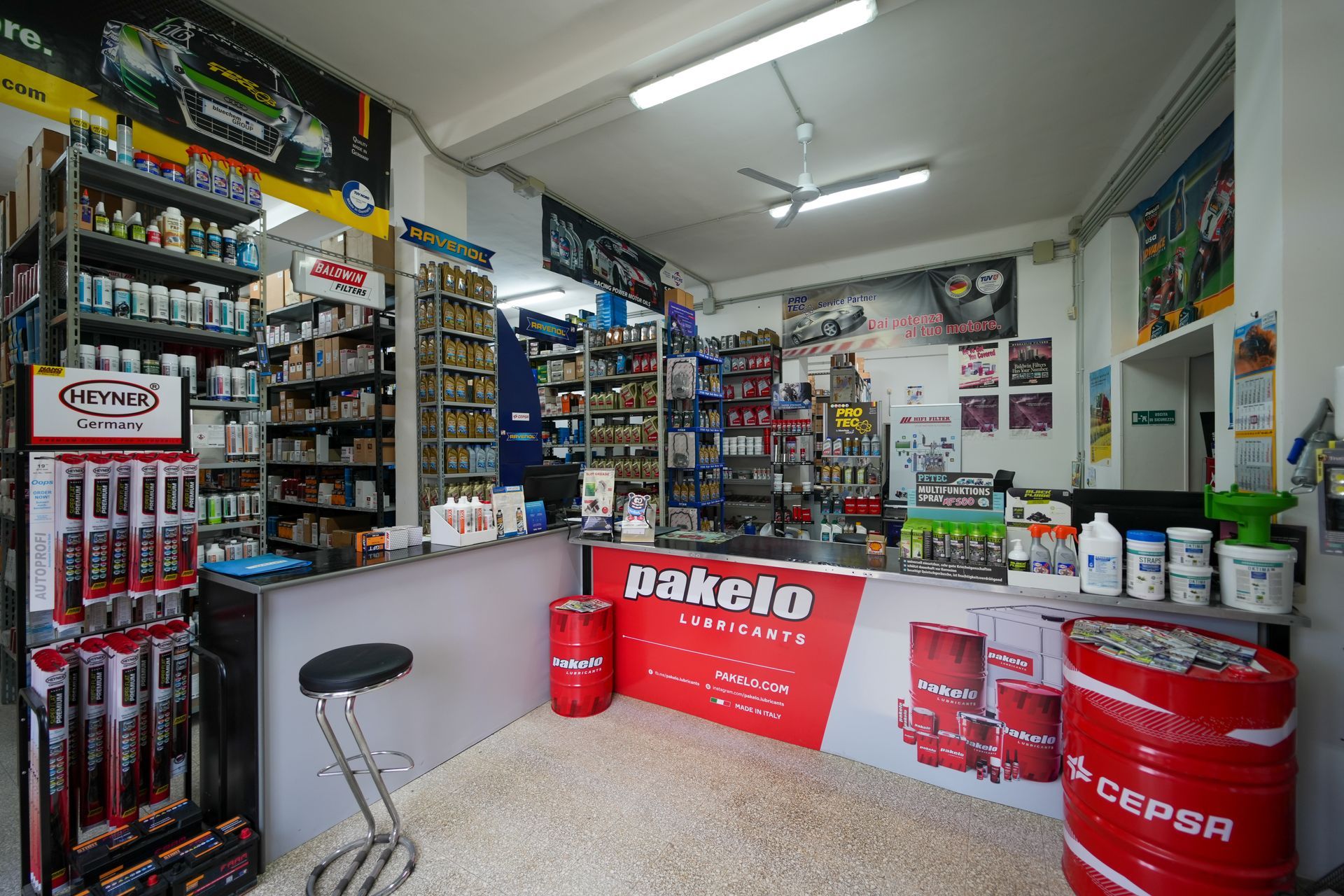 Esterno di un edificio con l'insegna 