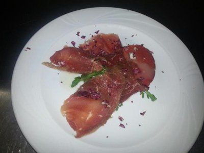 piatto di tonno affumicato