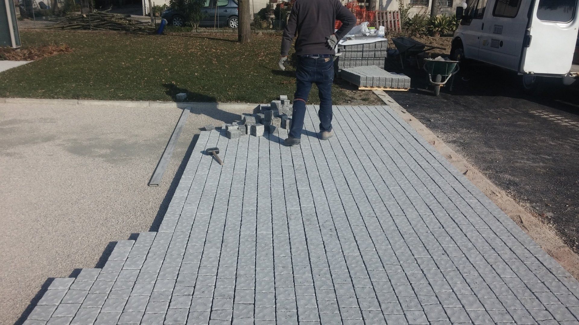 installazione di pavimentazione esterna