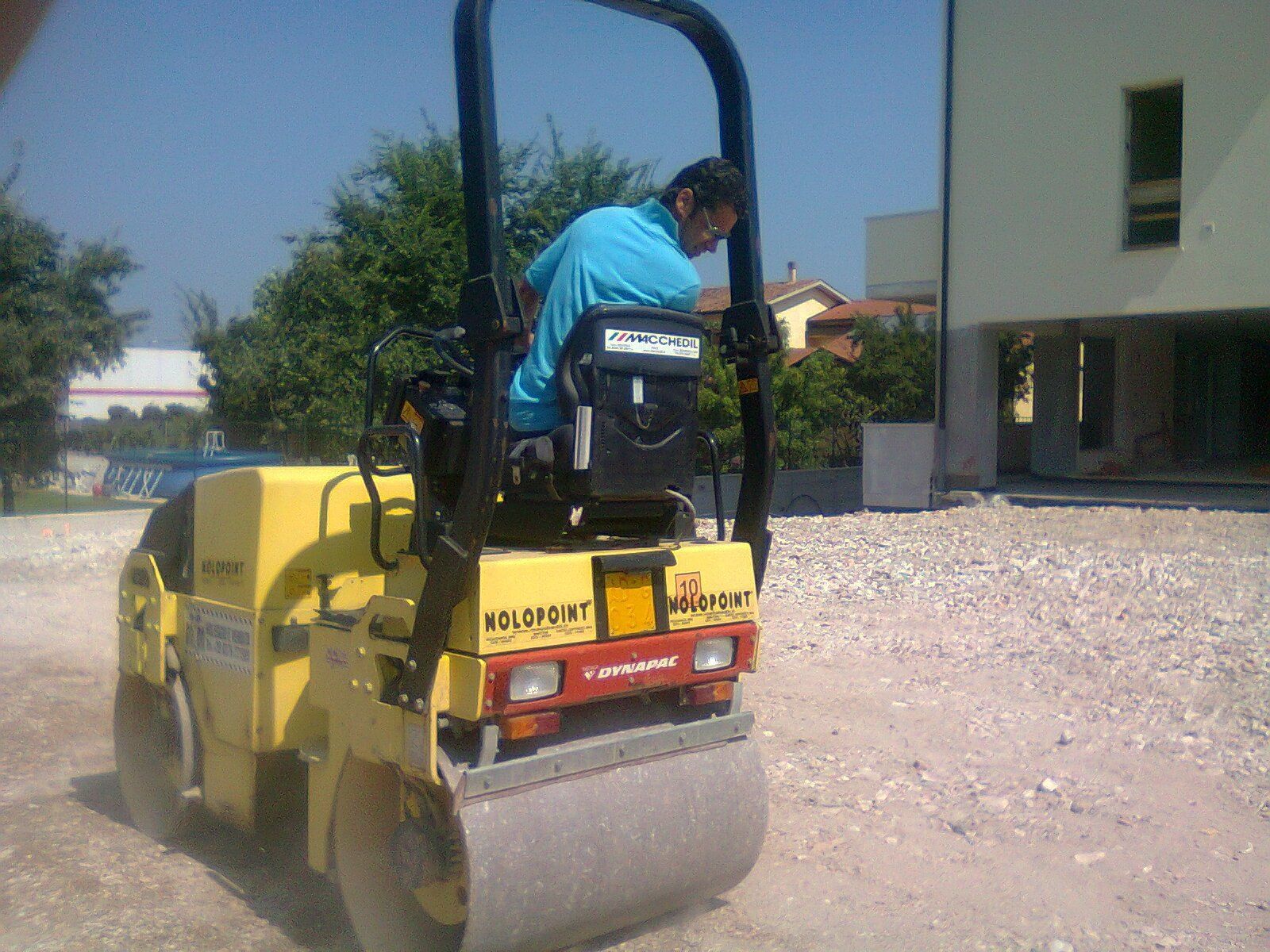 preparazione di fondo per pavimento esterno