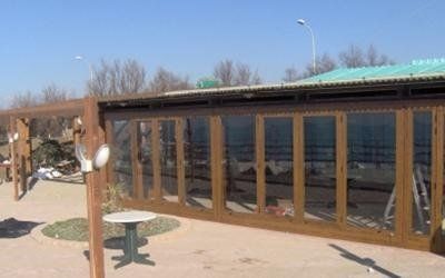 Veranda in legno e PVC vista frontale