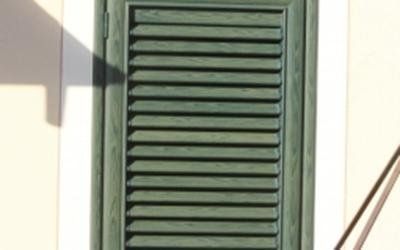 Persiana in legno a un'anta
