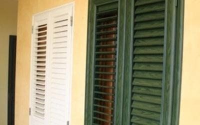 Persiane per porta e finesra in legno