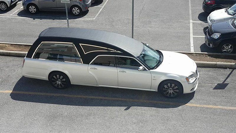 auto funebre per il trasferimento della salma nazionale e internazionale