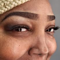 Natural 3D eyebrow tattooing results on client