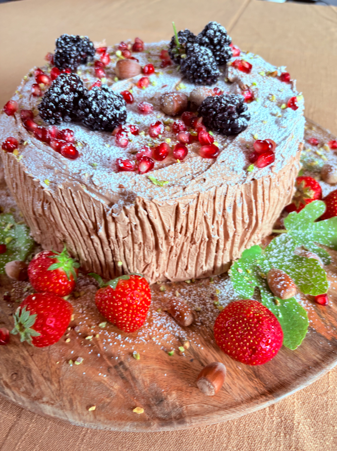 Gâteau avec des côtés glacés par Chez Bex, traiteur au Havre