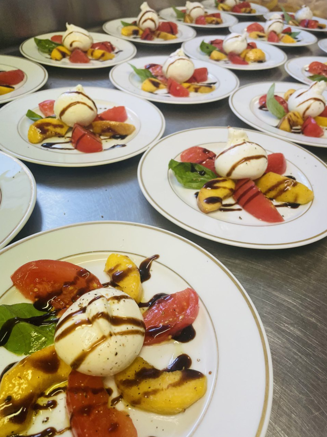 Salade de burrata à l'assiette par Chez Bex, traiteur au Havre