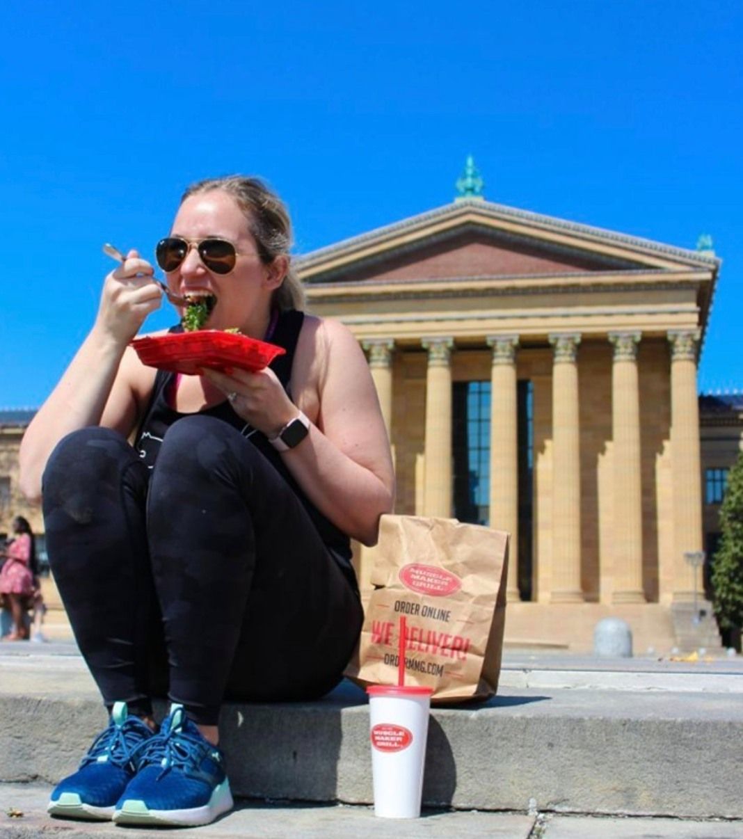 Lady Eating Muscle Maker Grill in front of the Lincoln Monument