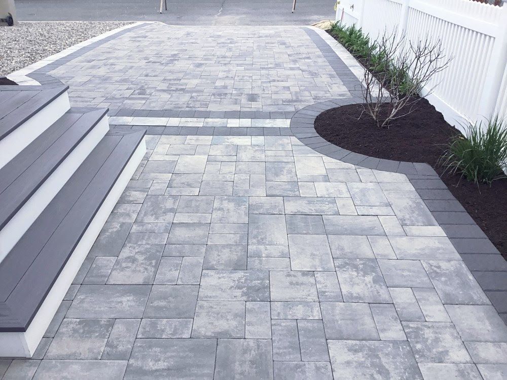 Granite City Blend with Charcoal pavers