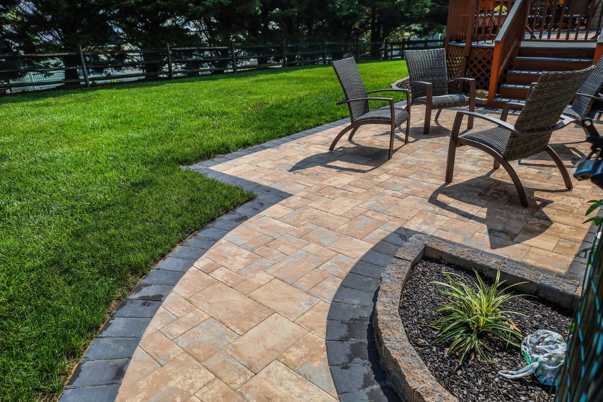 Chesapeake Bay Blend with Charcoal pavers
