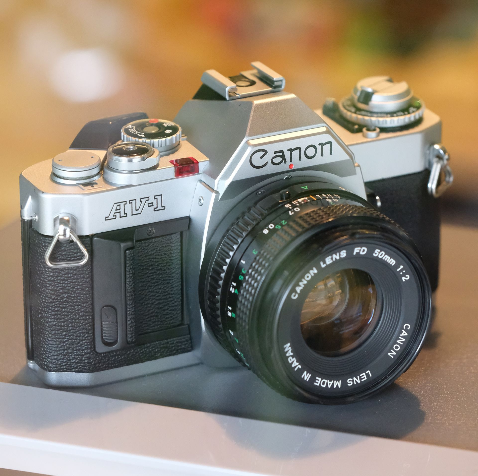 CANON AV-1