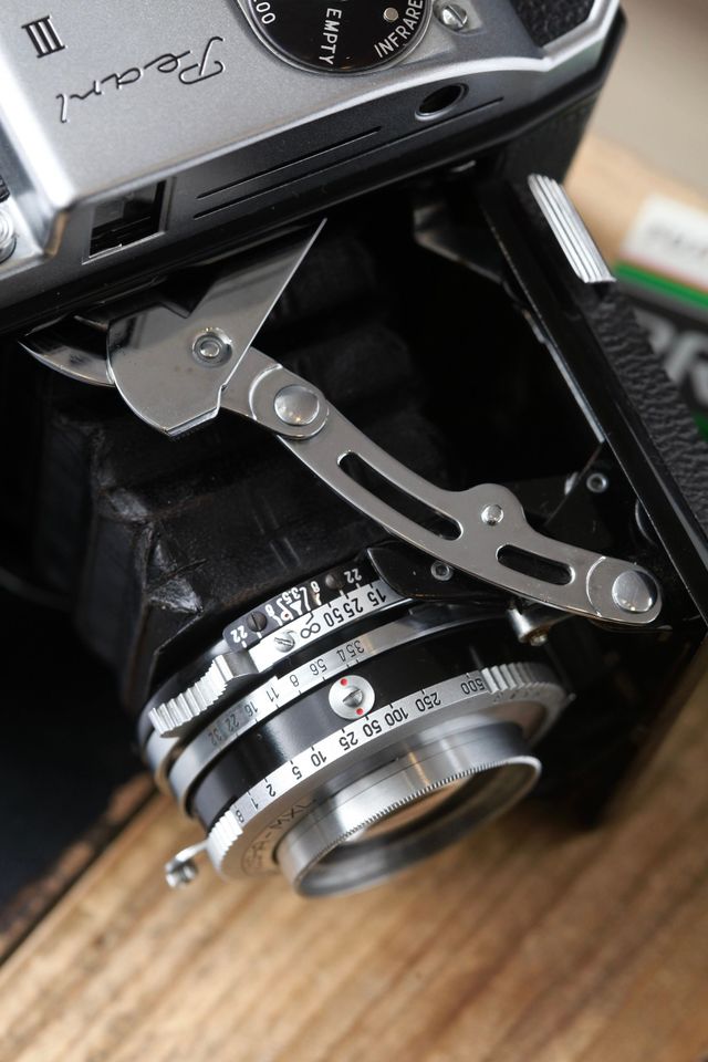 希少動作品 / KONICA Pearl 2 Hexar 75mm f3.5 Exc+5 READ] KONICA PEARL II Rangefinder Camera 6x4.5cm Hexar