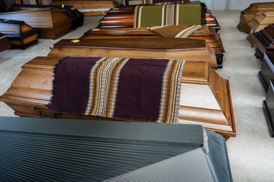 R. K. Ritums | Pilna servisa apbedīšanas birojs Latvijā.