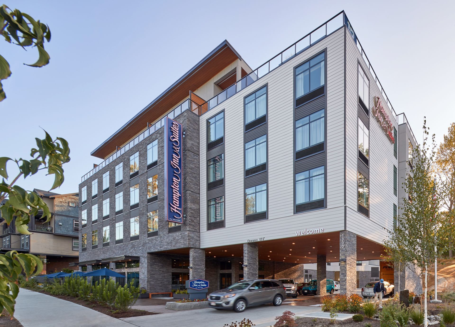 The Hampton Inn & Suites - Clark | Barnes project