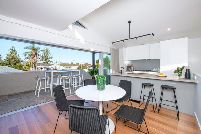 beautiful dining area and breakfast bar