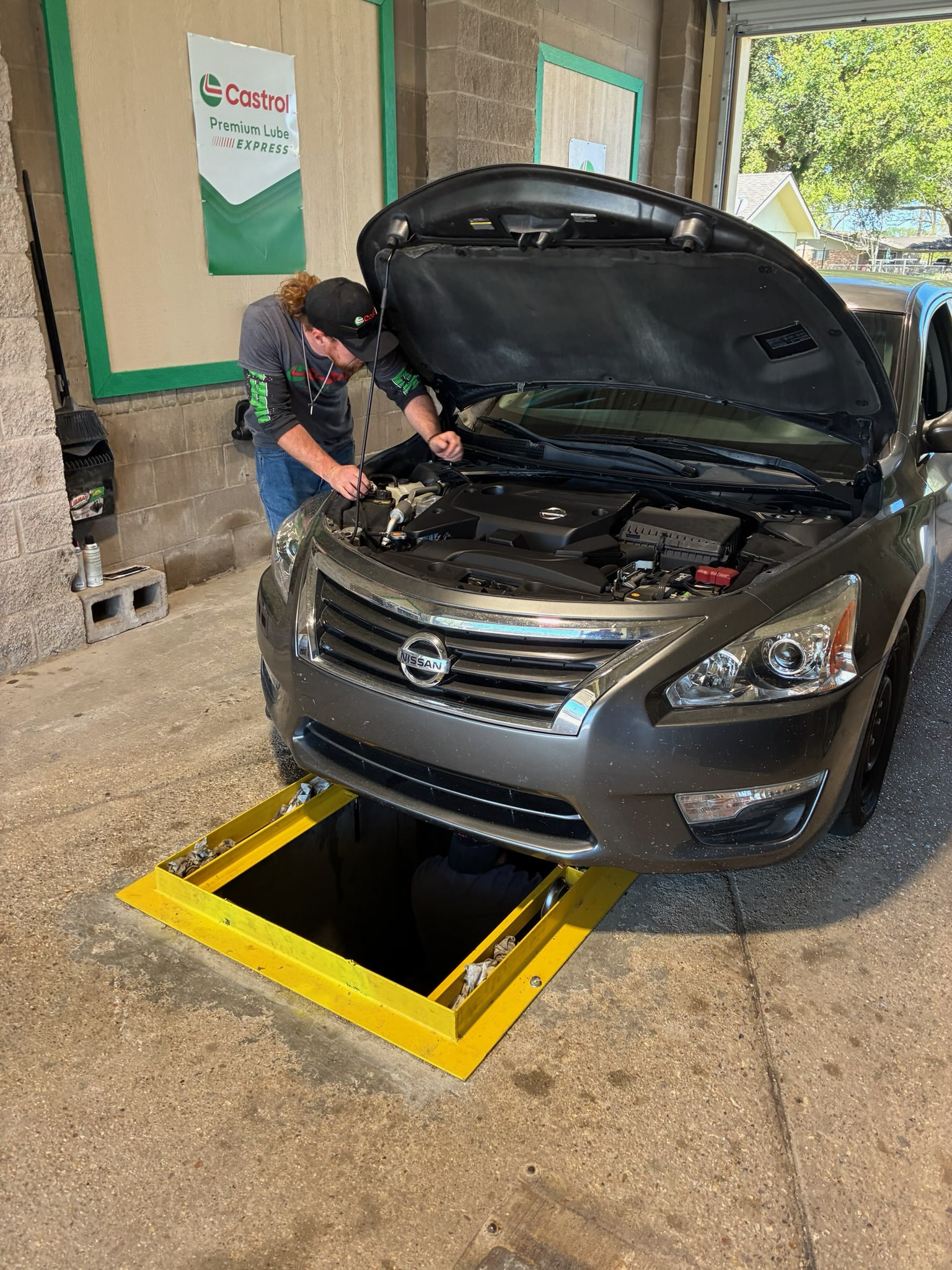 Oil Change Services | Castrol Premium Lube Express