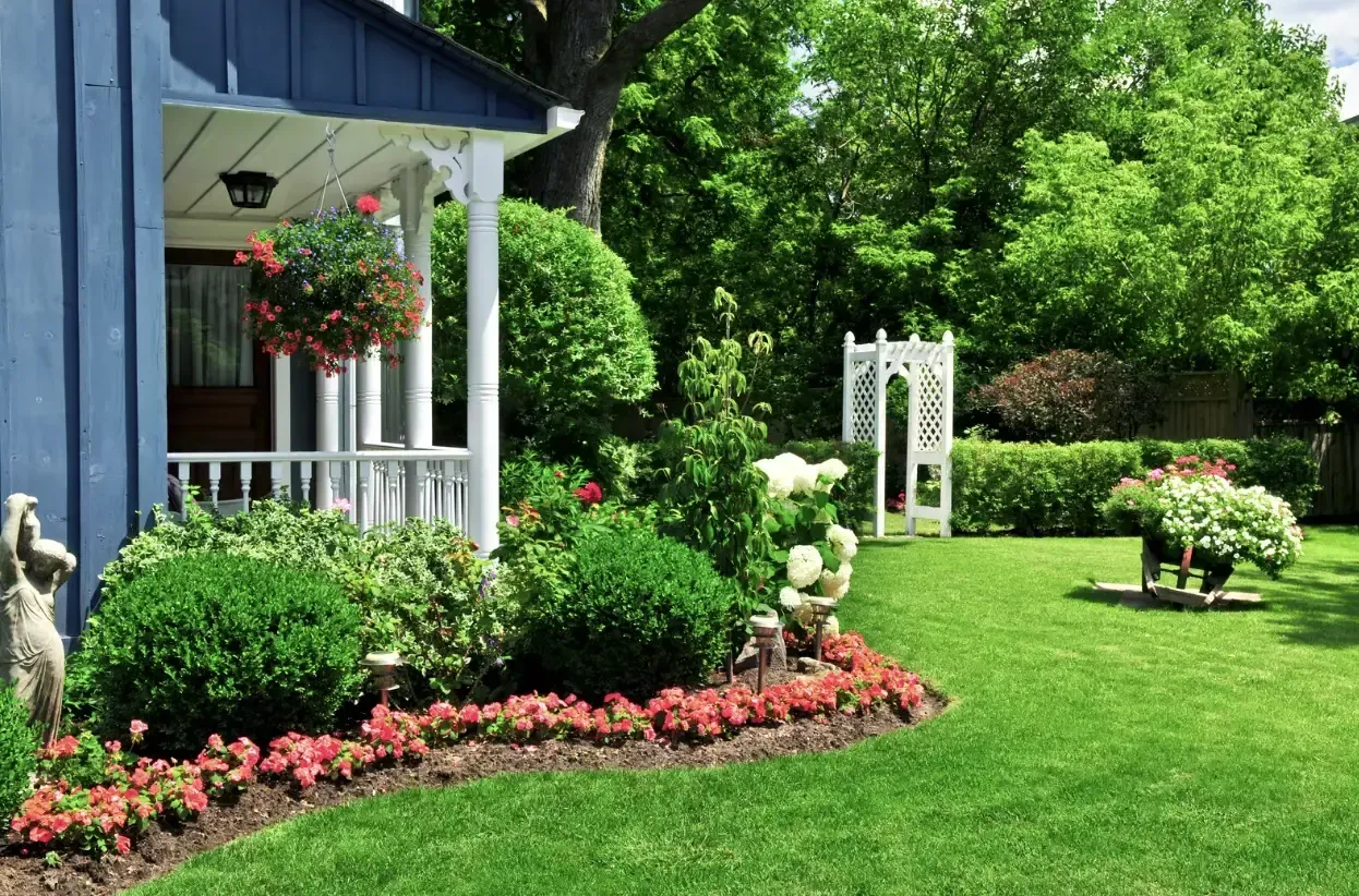 Lawn care Limestone Creek FL