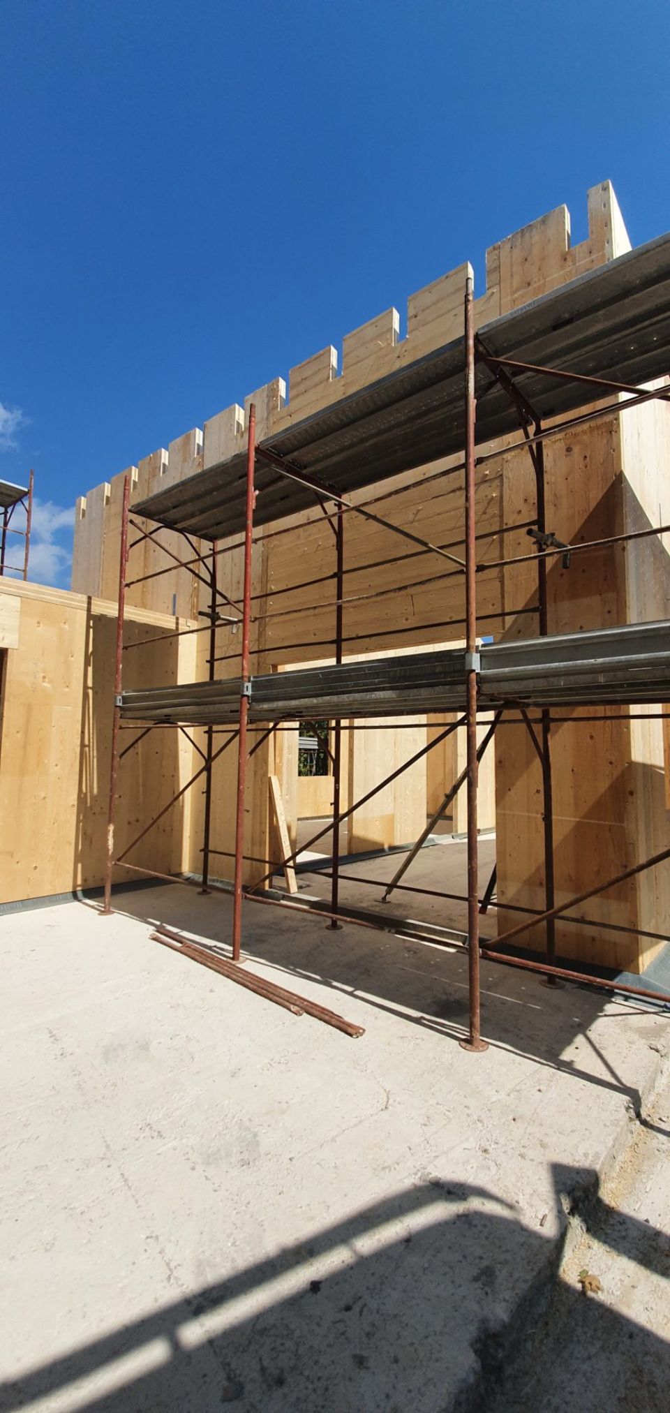 impalcature per costruzione di una casa in legno