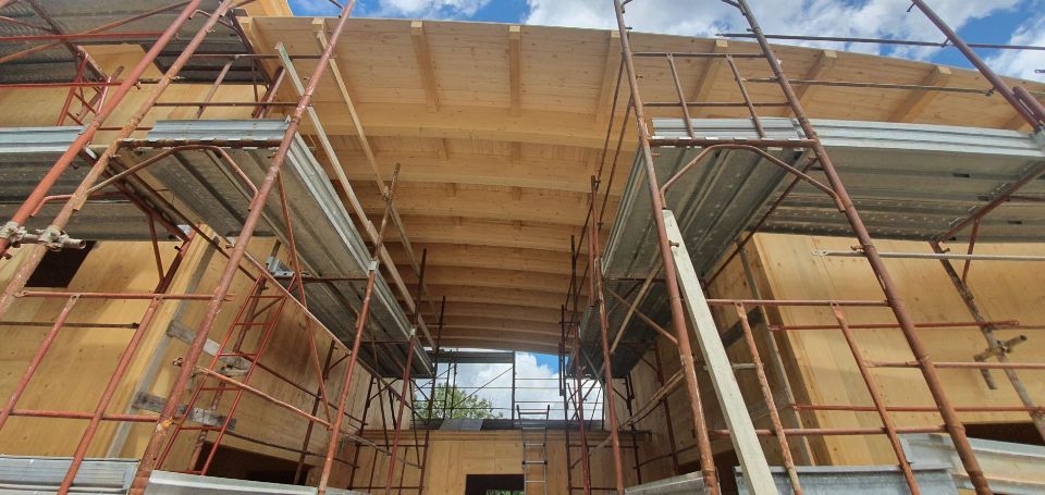 costruzione di un edificio con struttura in legno