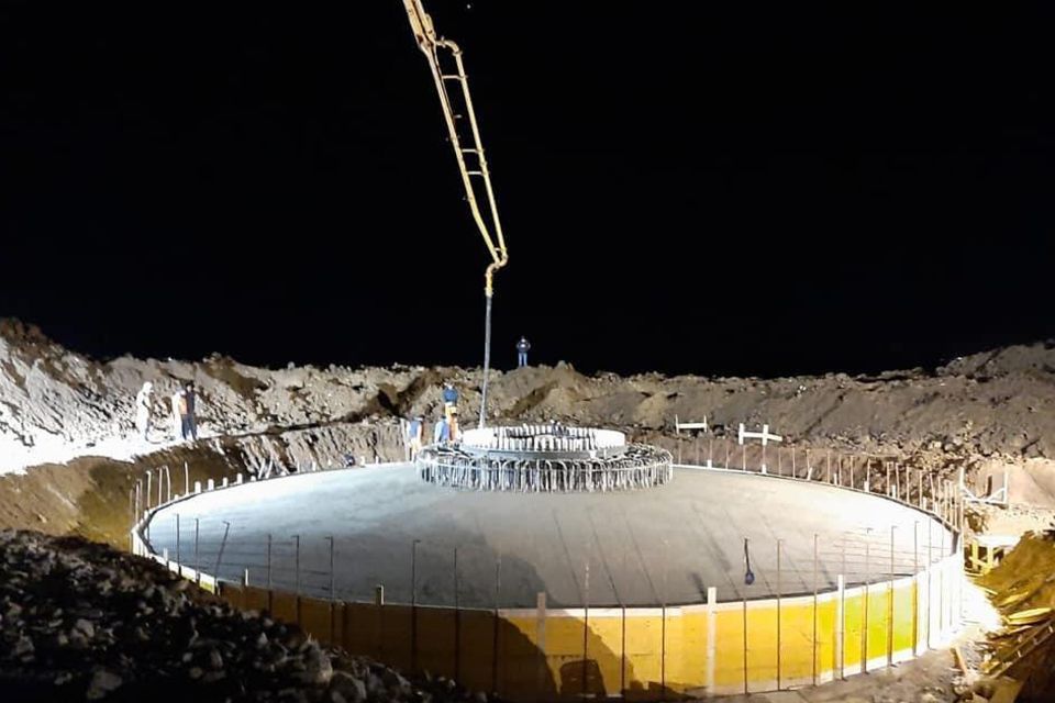 costruzione edile con tondi per cemento armato