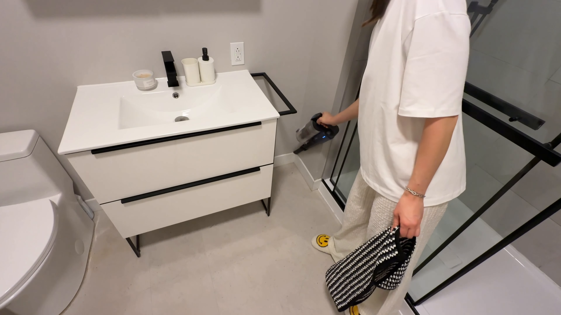 Spotless apartment kitchen after a professional cleaning in East Elmhurst Queens