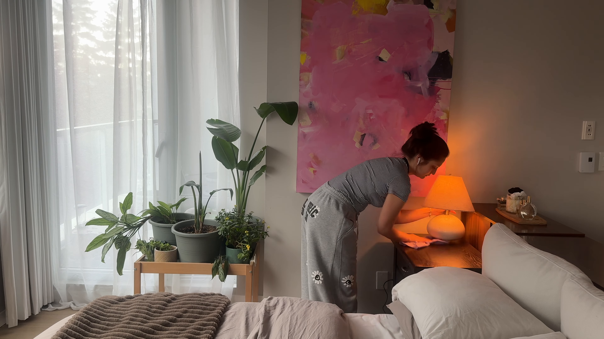 Maid service cleaning a Gravesend Brooklyn NYC bathroom