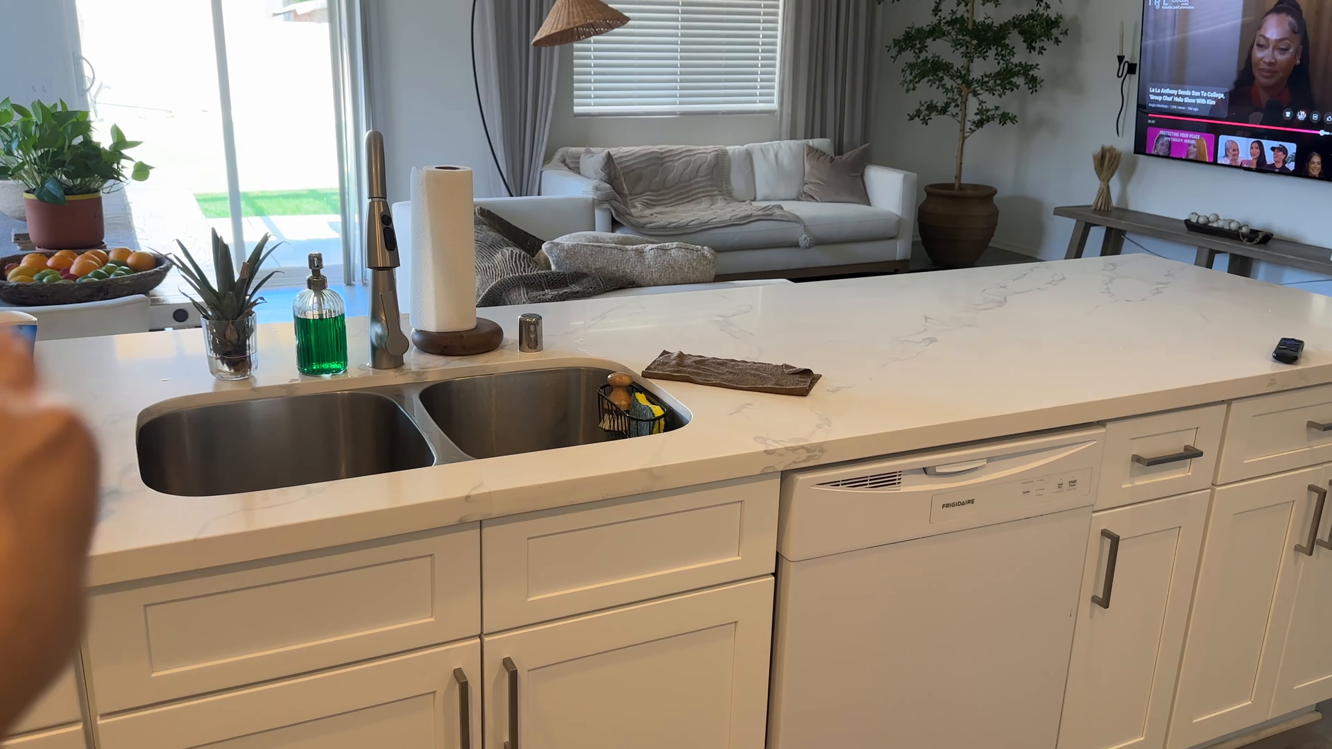 Kitchen cleaning in a Gravesend Brooklyn NYC apartment