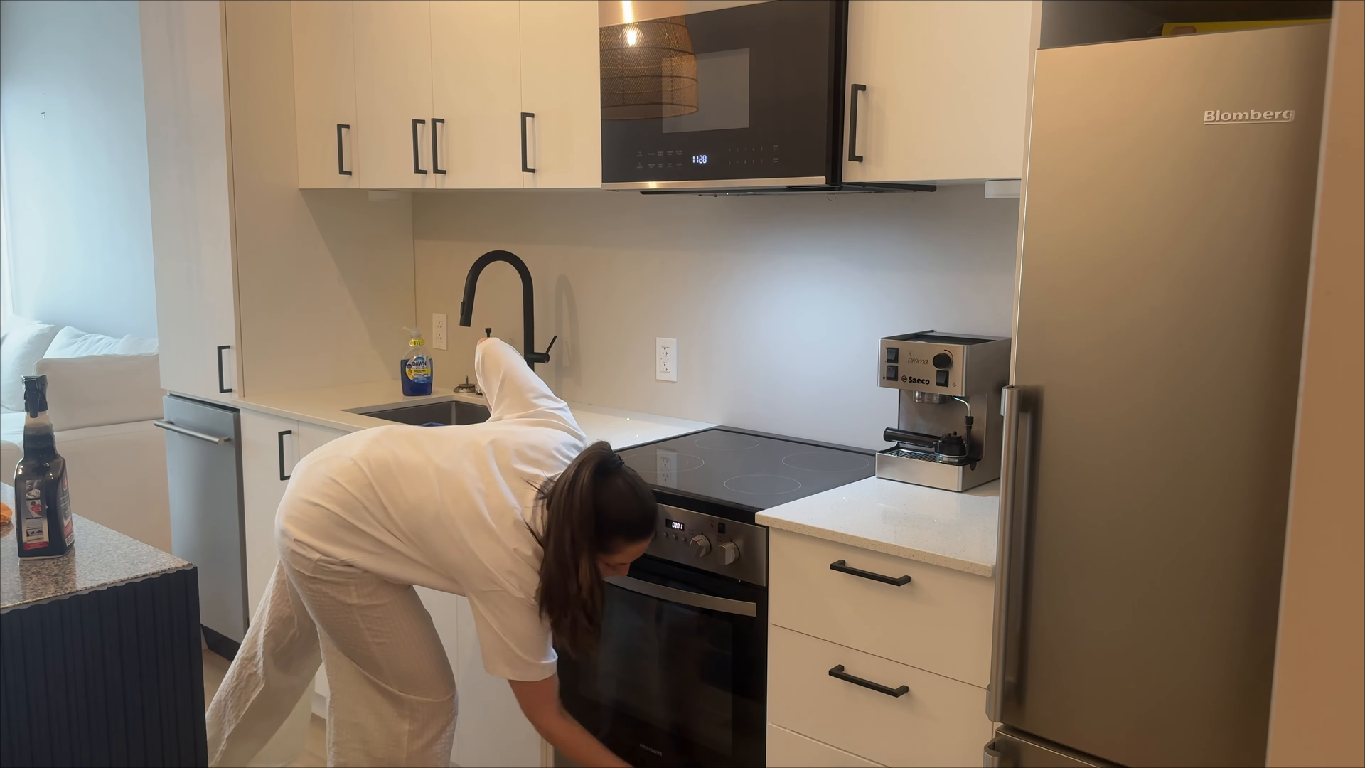 Weekly house cleaning service Hell's Kitchen Manhattan NYC — contact our team