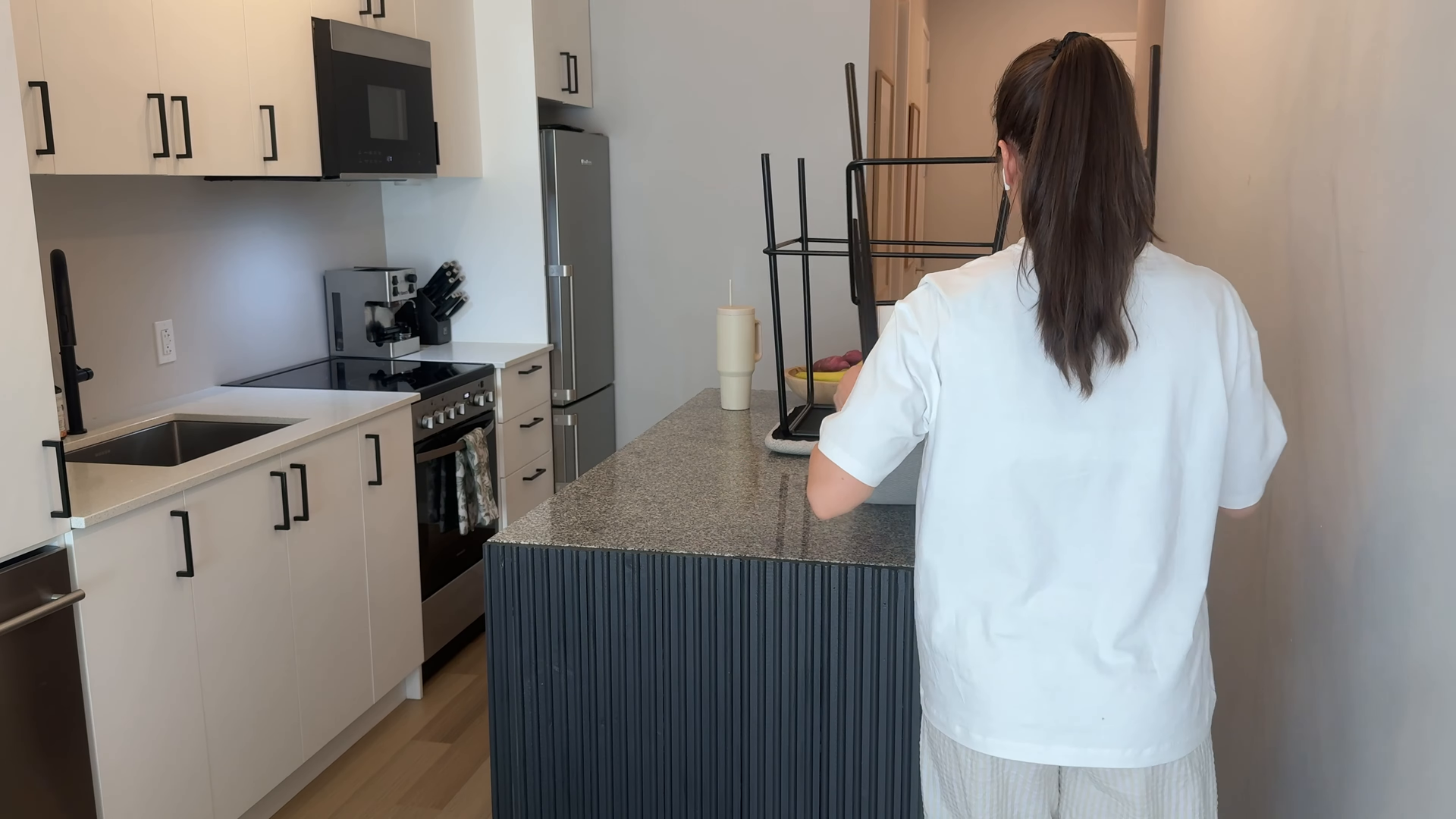 Real cleaning team member preparing a Kips Bay apartment for a NYC client