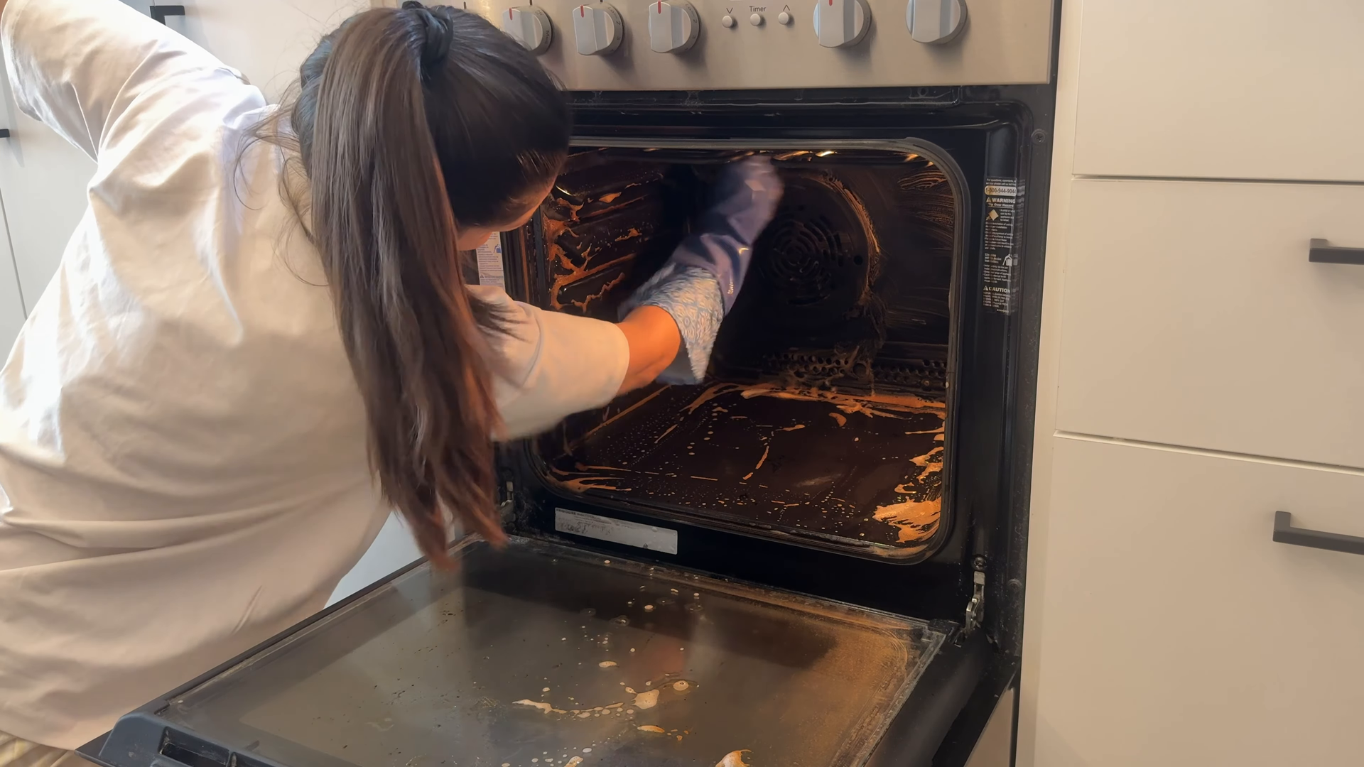 Professional house cleaner from our Long Island City team detailing a Manhattan apartment near Times Square