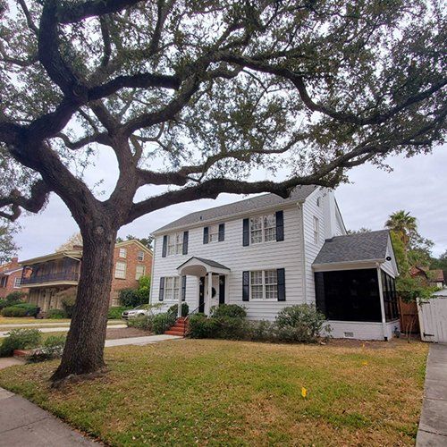Residential House and Tree — Pooler, GA — Holcombe Painting & Wallcovering