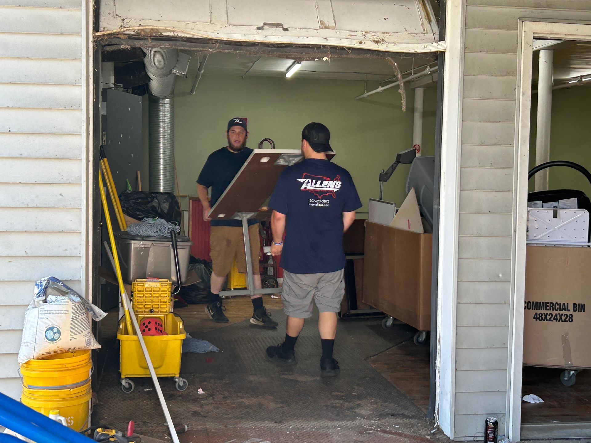 A man wearing a blue shirt that says ' florida ' on it