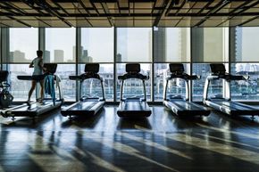 treadmills lined up in a gym