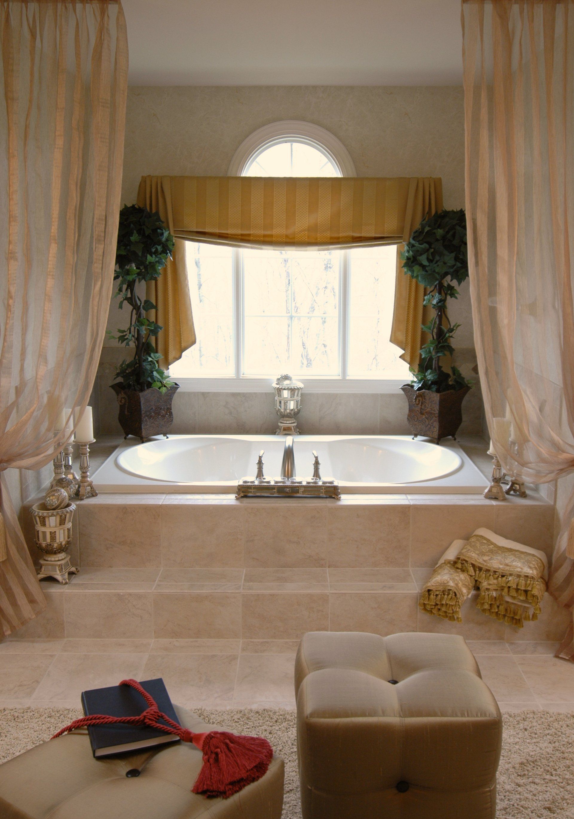 Relaxed Roman Valance and Jabots