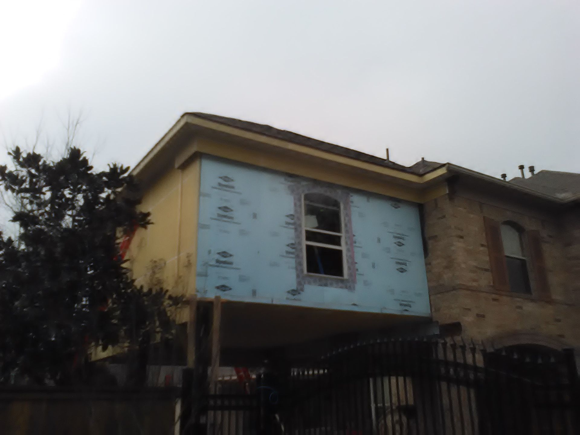 Building under construction, exterior view