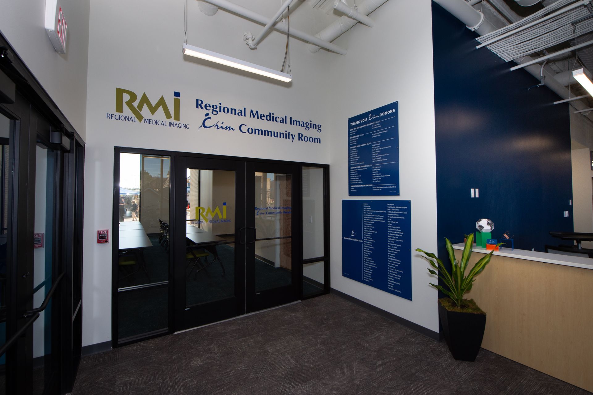 A lobby with a sign that says rmi on it