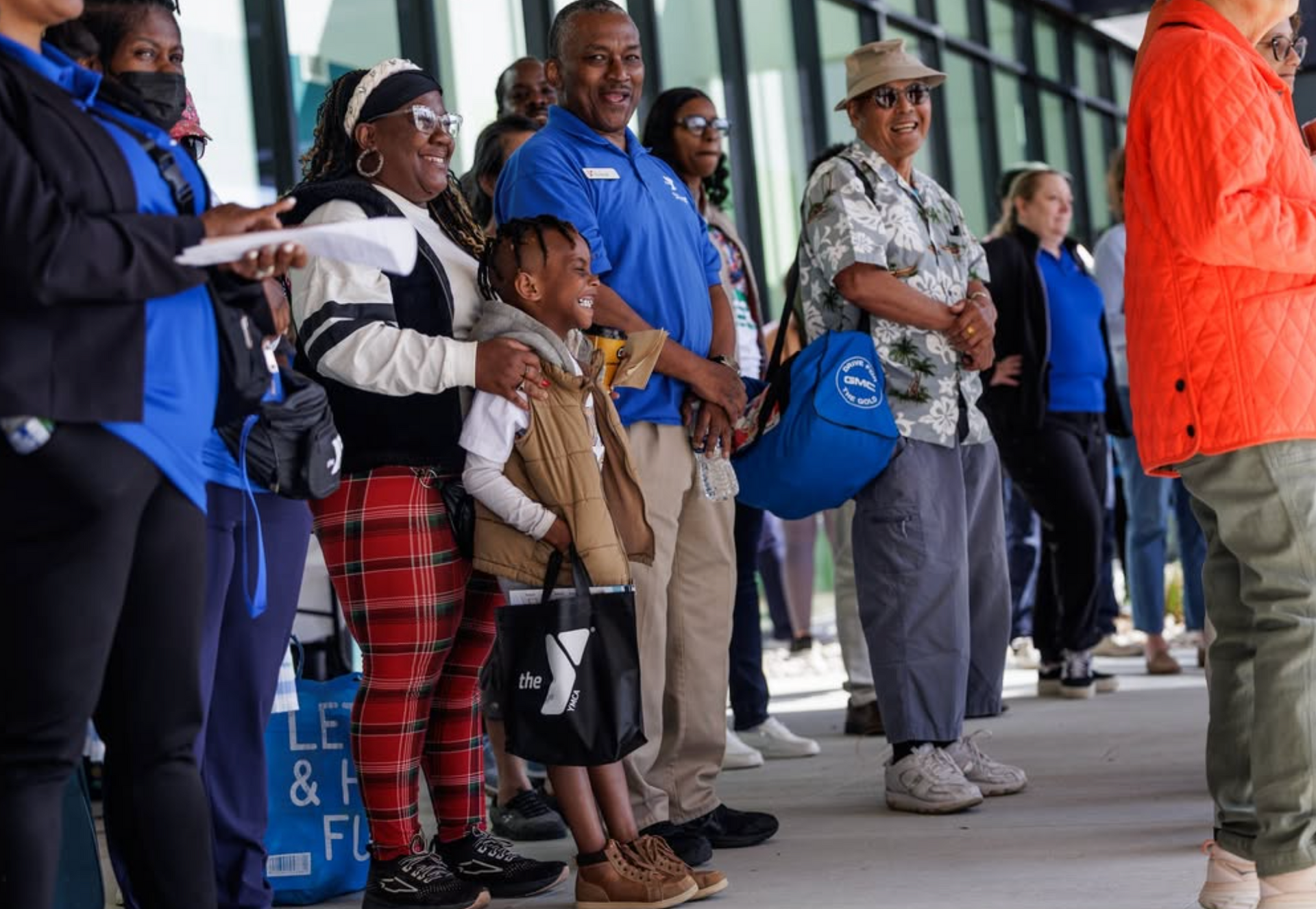 A group of people are standing in front of a building.
